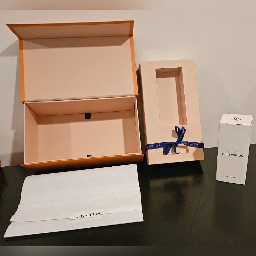 Louis Vuitton Magnetic Apogee Gift Box Perfume Holder Ribbon Tissue Paper Set